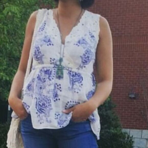 CAbi VERANDA SLEEVELESS TOP/TANK/BLOUSE BLUE/WHITE PAISLEY FLORAL LACE XS NBW - Picture 8 of 10